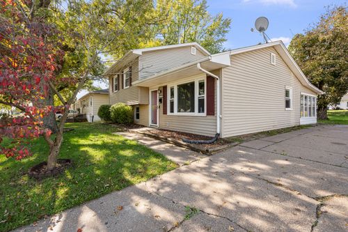 2118 N Fairmount St, Davenport, IA, 52804-2810 | Card Image