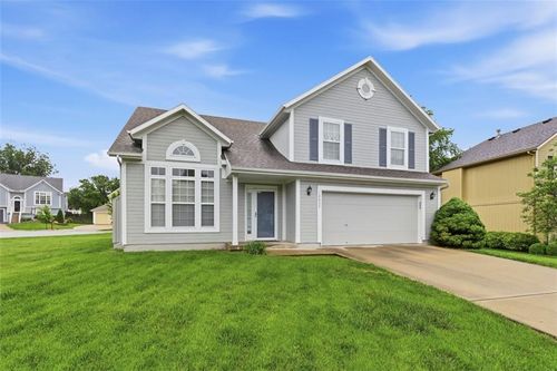 12057 S Troost St, Olathe, KS, 66061-5605 | Card Image