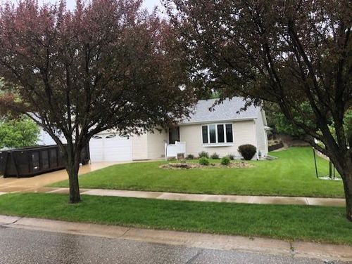 2023 Woodcrest Ln Sw, Rochester, MN, 55902-4223 | Card Image