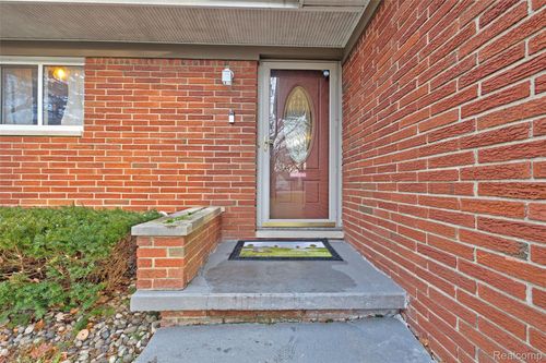 5379 Linden Rd, Swartz Creek, MI, 48473-8263 | Card Image