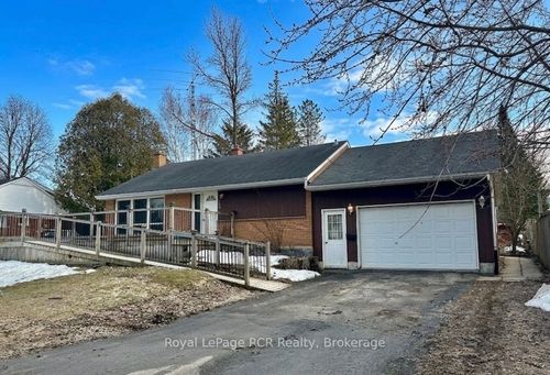 389 3rd St, Hanover, ON, N4N1B4 | Card Image