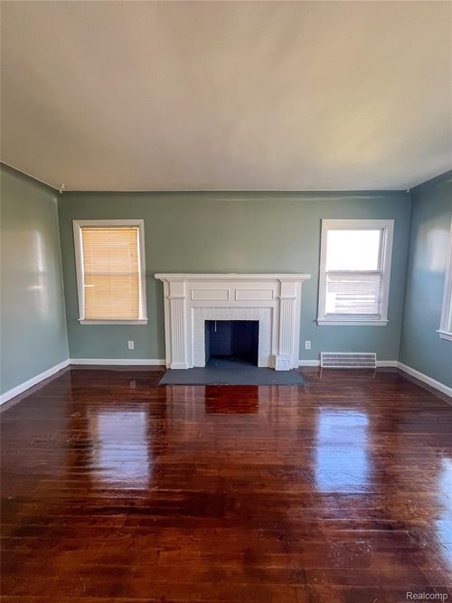 15456 Saratoga St, Detroit, MI, 48205-2930 | Card Image