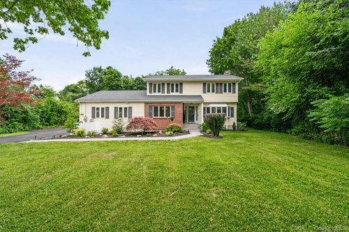 10 Concord Rd, Fishkill, NY, 12524-1403 | Card Image