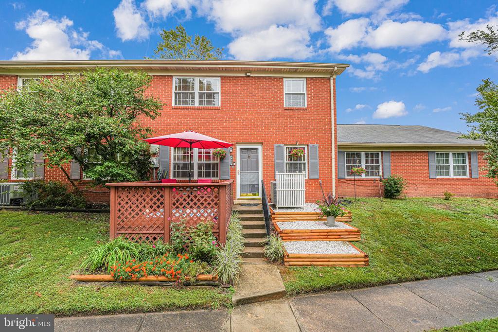 Hagel Cir, Lorton, VA 22079