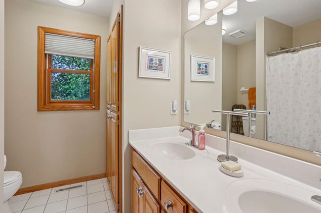 Upper level full bathroom | Image 21