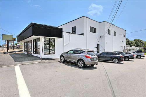 577 Warren Ave, East Providence, RI, 02914-2809 | Card Image