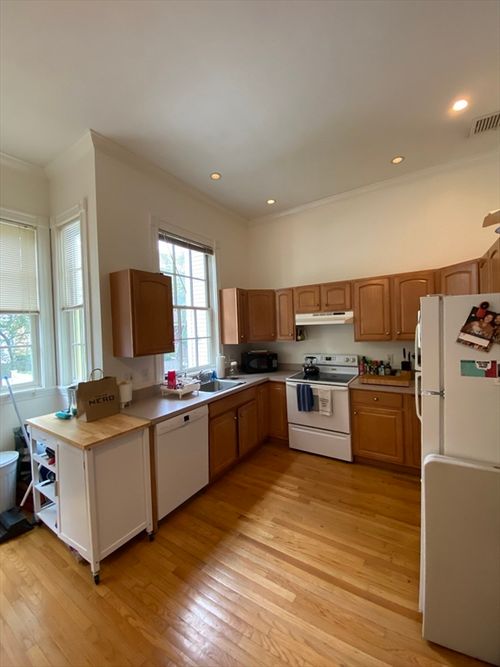 92-92 6th St, Cambridge, MA, 02141-2015 | Card Image