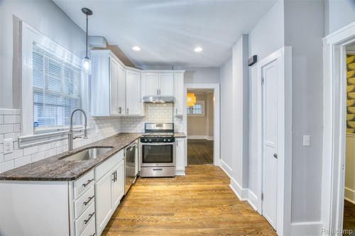 1525 Edison St, Detroit, MI, 48206-4002 | Card Image