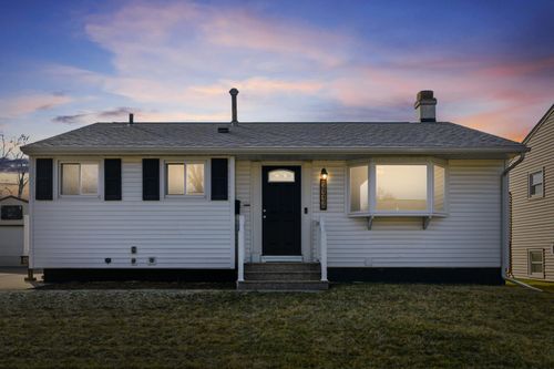 3443 3rd Street B, East Moline, IL, 61244-3315 | Card Image