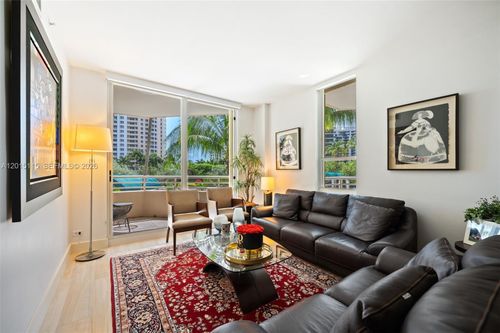 609-888 Brickell Key Dr, Miami, FL, 33131-2661 | Card Image