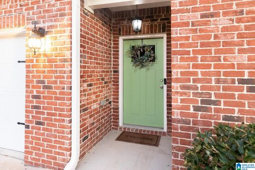 7135 Oak Crescent Ln, GARDENDALE, AL, 35071-1118 | Card Image