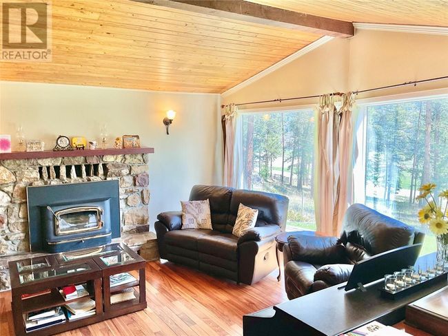 1715 Highway 33, House other with 3 bedrooms, 3 bathrooms and 1 parking in Rock Creek BC | Image 18