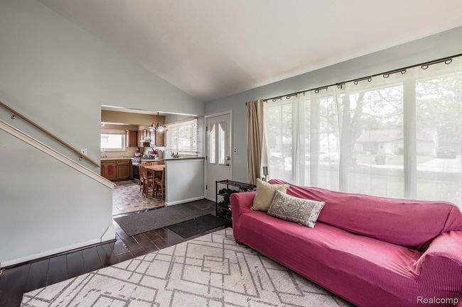 Open to foyer | Image 5