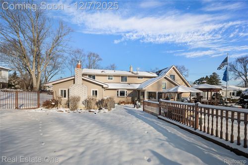 369 Muskoka, Commerce Township, MI, 48382-2567 | Card Image