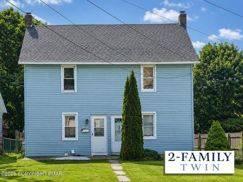 18-16-18 E Main St, Pen Argyl, PA, 18072-1612 | Card Image