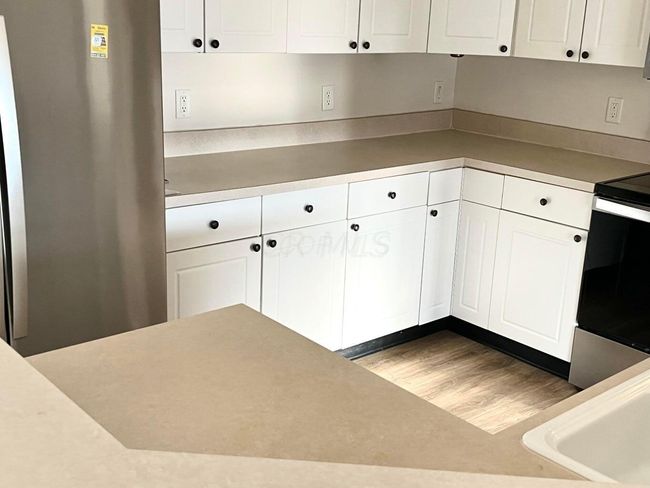 8061 Cranes Crossing Dr, Condo with 2 bedrooms, 2 bathrooms and null parking in Lewis Center OH | Image 18