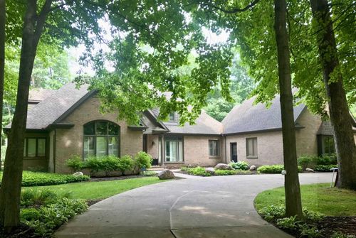 51700 Oakbrook Ct, Granger, IN, 46530-7074 | Card Image