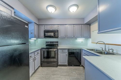 205-2733 Silver Creek Dr, Arlington, TX, 76006-3543 | Card Image