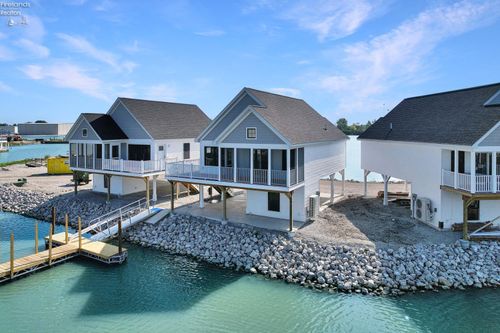 10-545 W Lakeshore Dr, Port Clinton, OH, 43452-9075 | Card Image