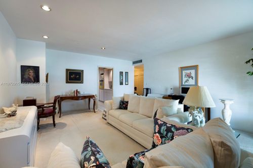 414-1408 Brickell Bay Dr, Miami, FL, 33131-3697 | Card Image