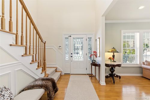 6 Empire Ct, Dix Hills, NY, 11746-6704 | Card Image