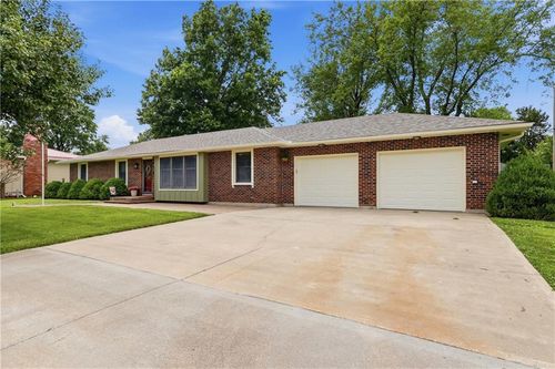 242 Se 131st Rd, Warrensburg, MO, 64093-7502 | Card Image