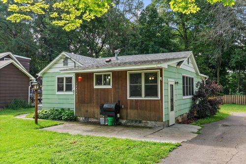 10675 Lincoln St, Chisago City, MN, 55013-9506 | Card Image