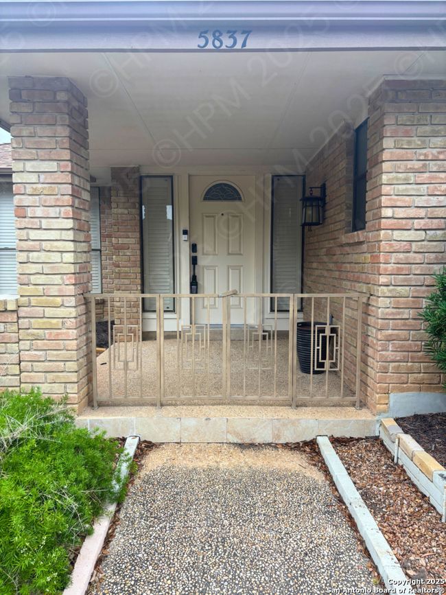 5837 Northgap St, House other with 4 bedrooms, 3 bathrooms and null parking in Windcrest TX | Image 4
