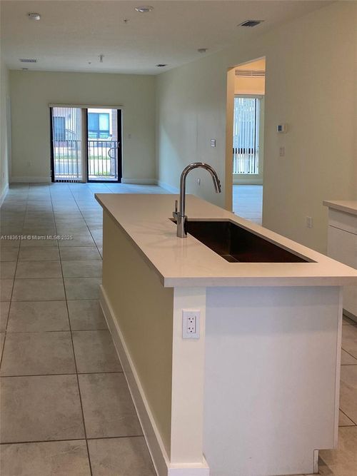 apt-107-8301 Nw 41st St, Doral, FL, 33166-6287 | Card Image