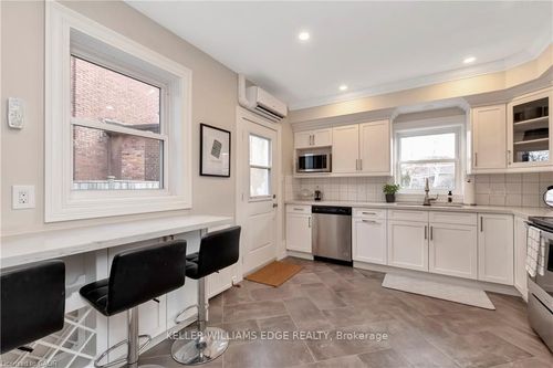 232 Bay St N, Hamilton, ON, L8R2R2 | Card Image