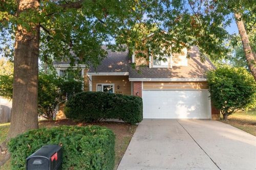 2104 Nw Hidden Pointe Ct, Blue Springs, MO, 64015-7016 | Card Image