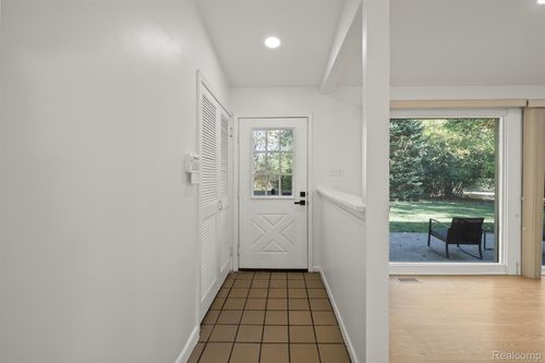 2380 Klingensmith Rd, Bloomfield Hills, MI, 48302-0237 | Card Image