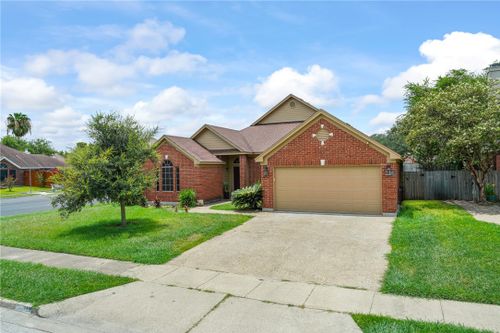 7121 Gingerberry Dr, Corpus Christi, TX, 78414-6212 | Card Image