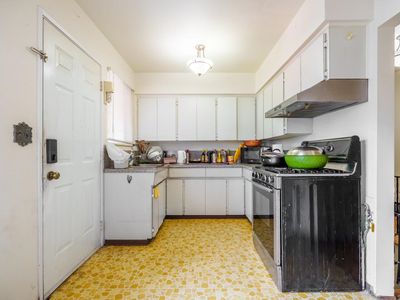 4863 Rupert St, House other with 7 bedrooms, 2 bathrooms and 3 parking in Vancouver BC | Image 3