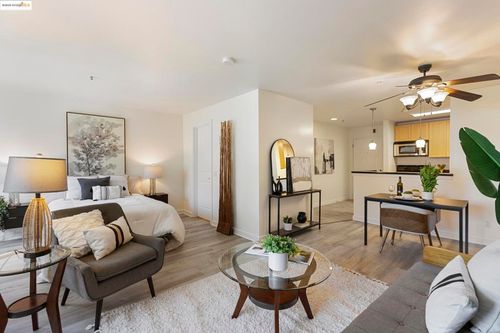apt-1211-6400 Christie Ave, Emeryville, CA, 94608-1011 | Card Image