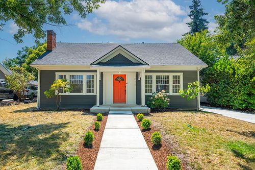 1016 Queen Anne Ave, Medford, OR, 97504-7049 | Card Image