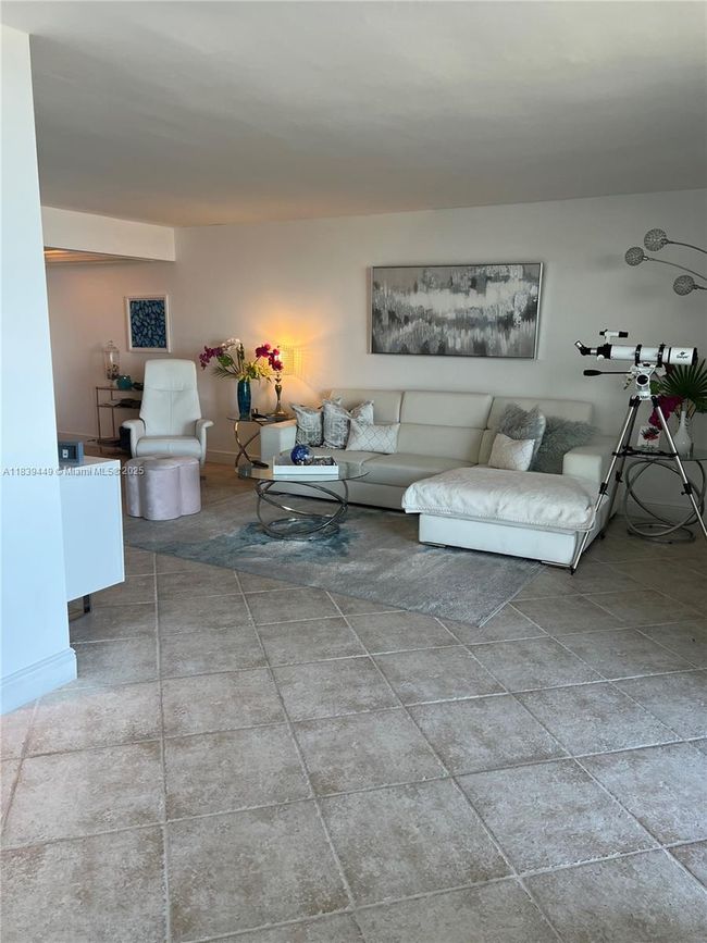 APT-1103 - 3100 N Highway A1a, Condo with 2 bedrooms, 2 bathrooms and null parking in Hutchinson Island FL | Image 7