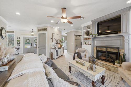 305 Affleck Rd, Brenham, TX, 77833-9385 | Card Image