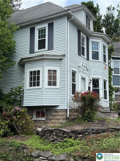 204 Analomink St, East Stroudsburg, PA, 18301-2604 | Card Image