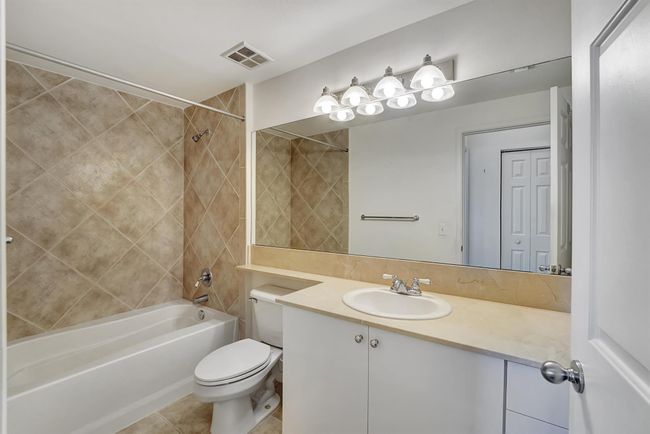 APT-606 - 804 E Windward Way, Condo with 2 bedrooms, 2 bathrooms and null parking in Lantana FL | Image 15