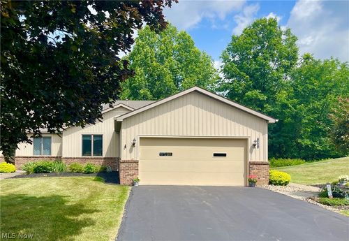 1451 Tripodi Cir, Niles, OH, 44446-3564 | Card Image