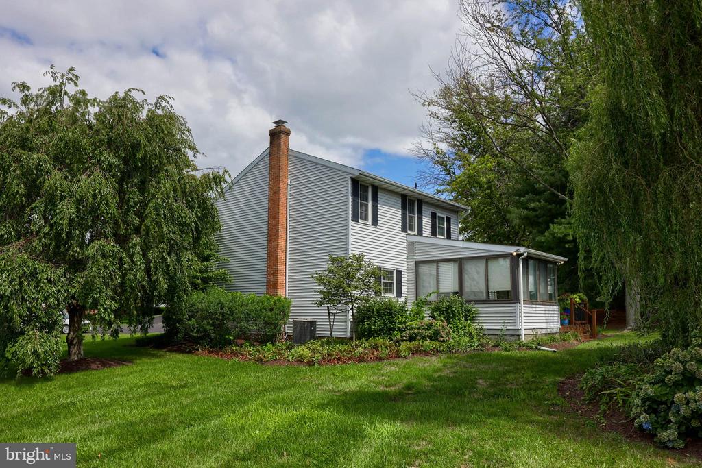 Tracy Ct, Willow Street, PA 17584