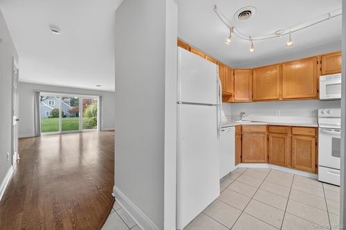 204 Stoneway Ln, Peekskill, NY, 10566-4843 | Card Image