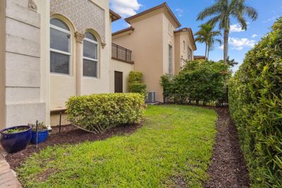 110 Via Floresta Drive, Townhouse with 3 bedrooms, 2 bathrooms and null parking in Boca Raton FL | Image 3