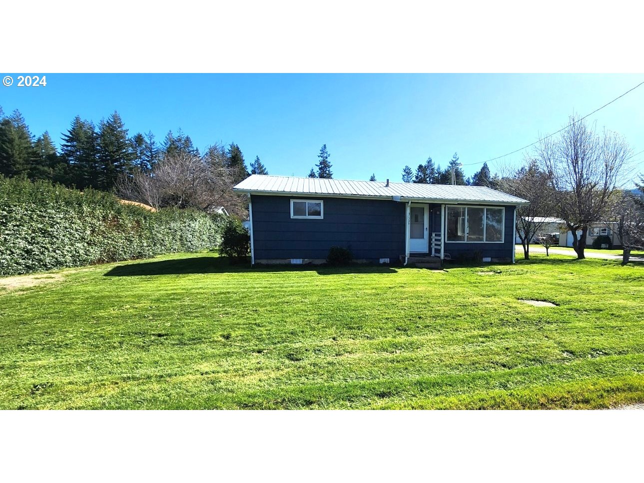 Crabapple Way, Gold Beach, OR 97444
