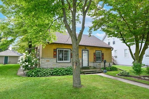 229 South Street, West Bend, WI, 53095 | Card Image