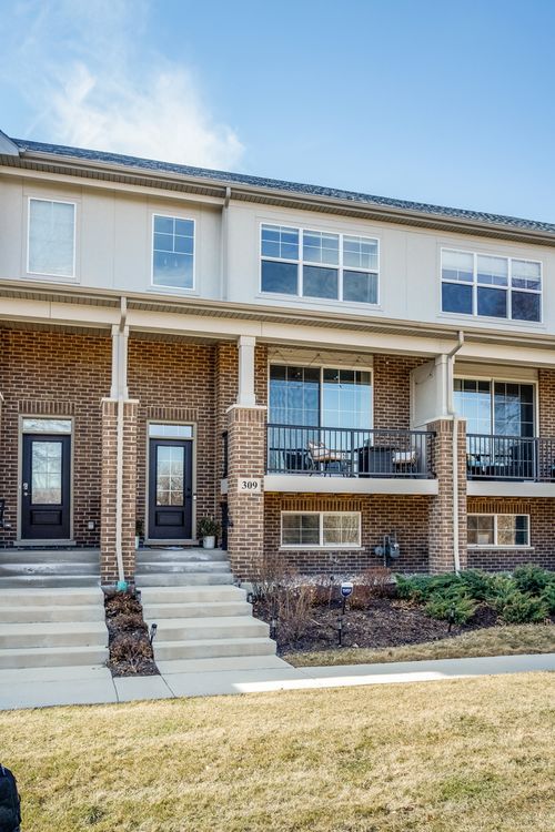 309 Woodmoor Dr, Lombard, IL, 60148-4582 | Card Image