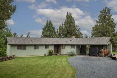 62370 Wallace Rd, Bend, OR, 97701-8034 | Card Image