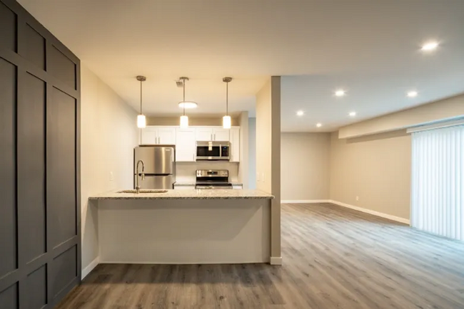 4907 - 1440 N Linden Rd, Condo with 2 bedrooms, 2 bathrooms and null parking in Flint MI | Image 6
