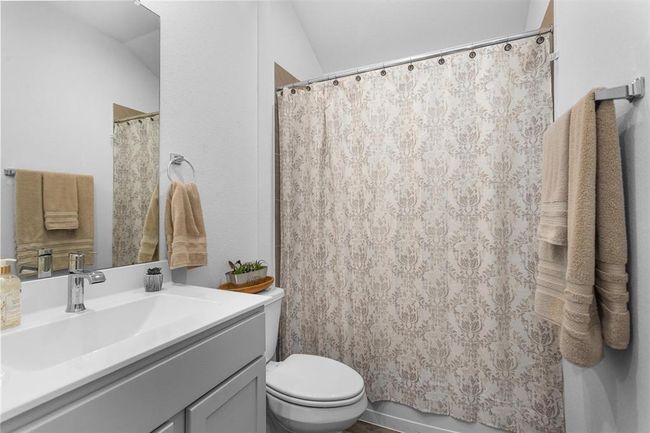 Secondary Full Bathroom | Image 26